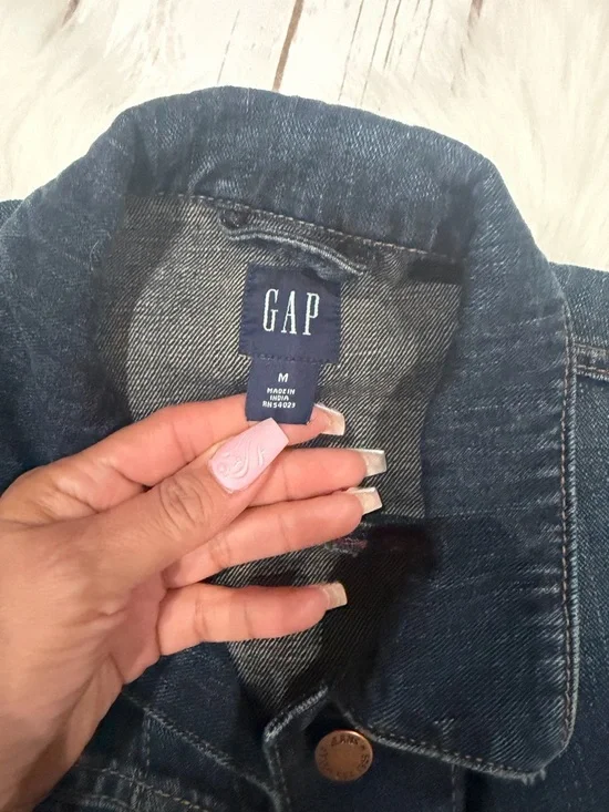 GAP Women’s Jeans Denim Jacket Button Up Size Medium - Picture 2 of 3